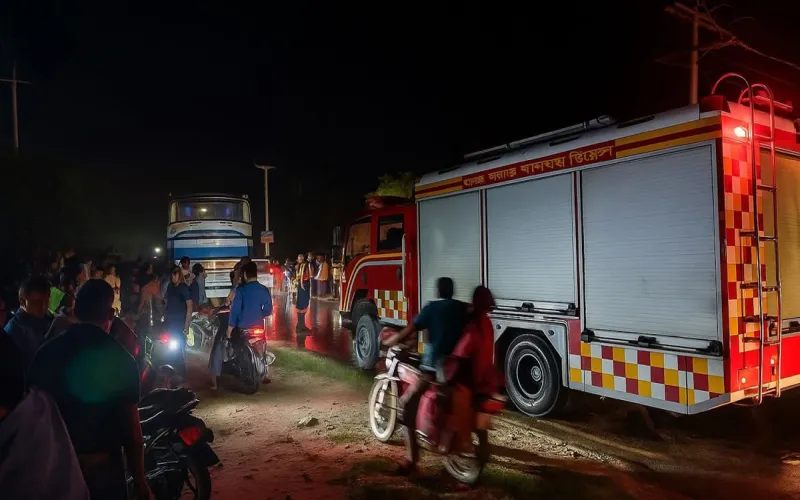 গাইবান্ধায় বাসের ধাক্কায় শ্রমিকের প্রাণহানি, আহত ৩