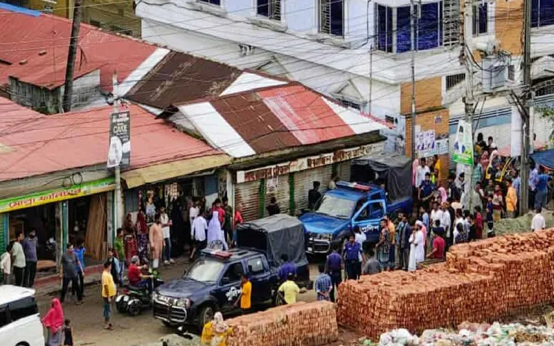 নারায়ণগঞ্জে ফ্ল্যাট থেকে বাবা-মা-সন্তানের মরদেহ উদ্ধার
