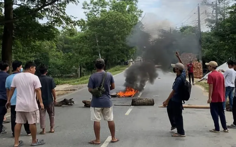 খাগড়াছড়িতে দিনভর অবরোধ, সড়ক বন্ধ
