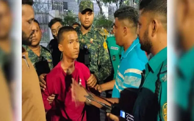 নির্বাচন কমিশনের সামনে ককটেল বিস্ফোরণ, আটক ১