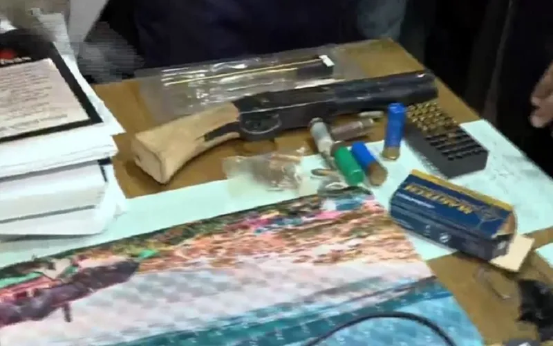 জুলাই আন্দোলনে প্রকাশ্যে গুলি চালানো সাবেক আ. লীগ নেতা অস্ত্রসহ আটক