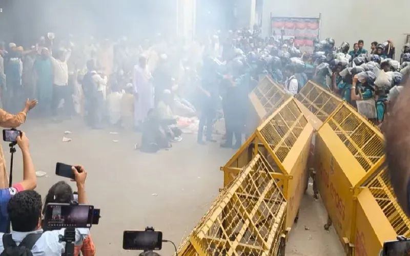 পুলিশের সঙ্গে সংঘর্ষের পরও দাবি আদায়ে অনড় ইবতেদায়ী মাদরাসার শিক্ষকরা