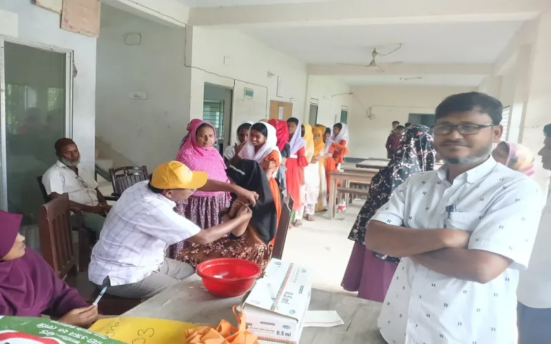 টাইফয়েড টিকাদান সম্পন্ন: যমুনা উচ্চ বিদ্যালয়ে স্বাস্থ্য সুরক্ষার সাফল্য