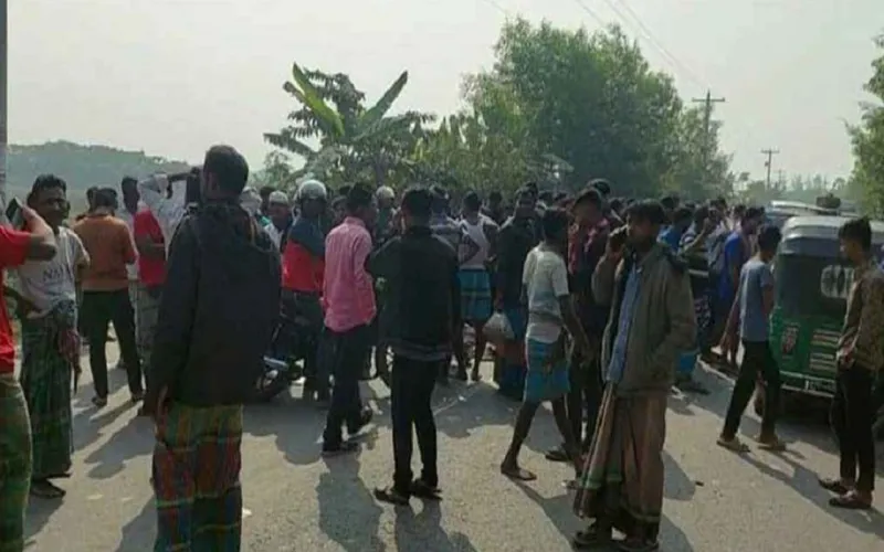 নেত্রকোণা-ময়মনসিংহ মহাসড়কে প্রাণ গেল ২ যাত্রীর