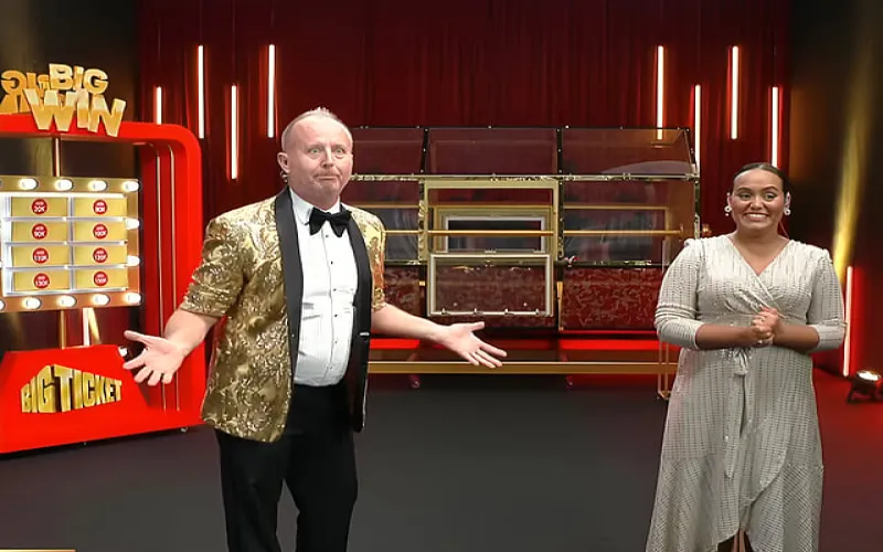 সংযুক্ত আরব আমিরাতে ৪৫ লাখ টাকার সোনার বার জিতলেন বাংলাদেশি যুবক