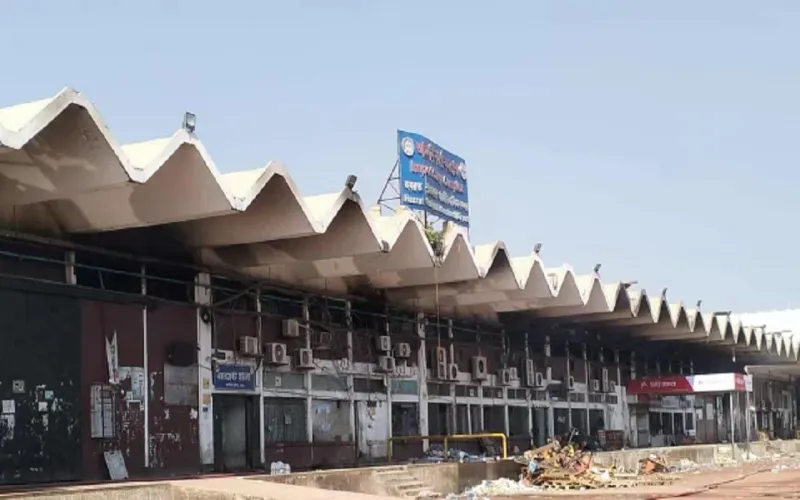 এবার বিমানবন্দরের কার্গো কমপ্লেক্সের ভল্ট ভেঙে অস্ত্র চুরি