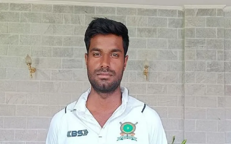 পরপর ৮ ছক্কায় বিশ্ব রেকর্ড:  ১১ বলে হাফসেঞ্চুরি