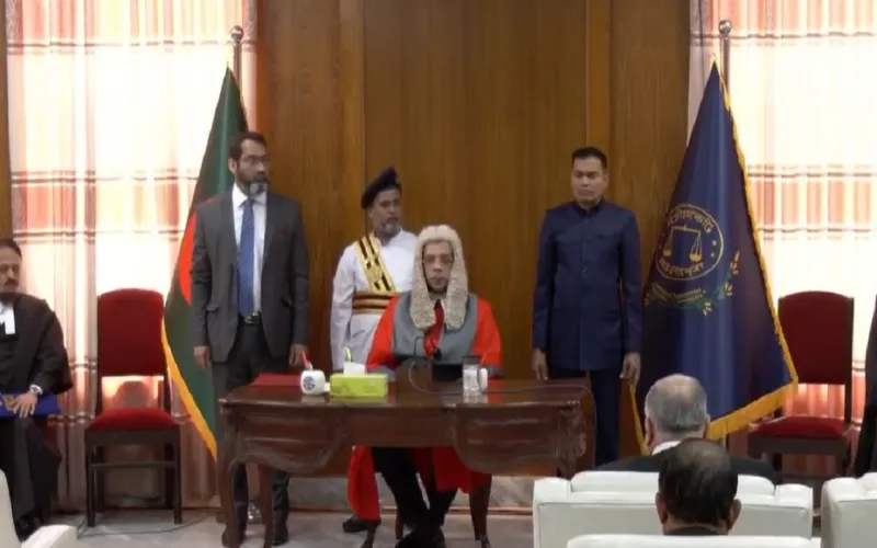 শপথ নিলেন হাইকোর্টের স্থায়ী ২১ বিচারপতি