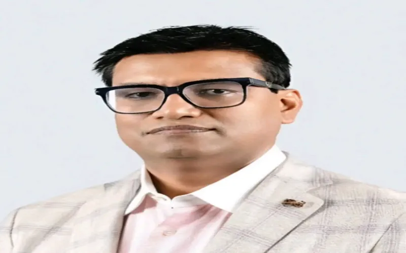 আয়না ঘর থেকে সংসদে লুৎফুল্লাহেল মাজেদ বাবু