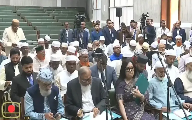 সময়মতো পৌঁছতে না পারায় যাদের সঙ্গে শপথ নিলেন ইশরাক