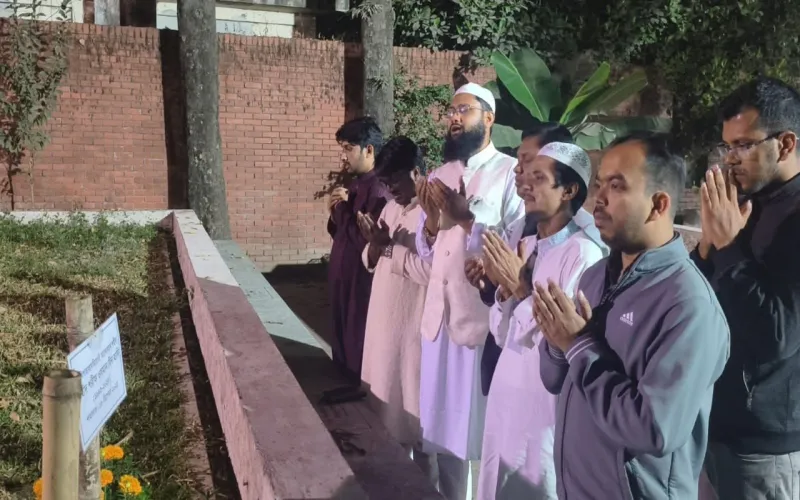 শপথ গ্রহণের পর শহীদ ওসমান হাদীর কবর জিয়ারত করলেন ড. আতিক মুজাহিদ