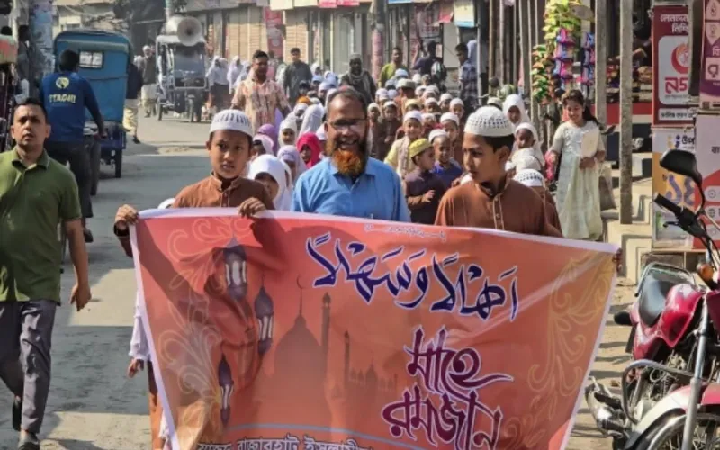 রমজানের পবিত্রতা রক্ষা ও দ্রব্যমূল্য নিয়ন্ত্রণের দাবিতে রাজারহাটে বিক্ষোভ