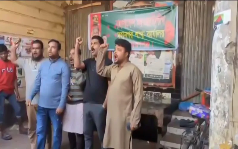 নিজ কার্যালয়ে ব্যানার টাঙ্গিয়ে যুবলীগ নেতার স্লোগান