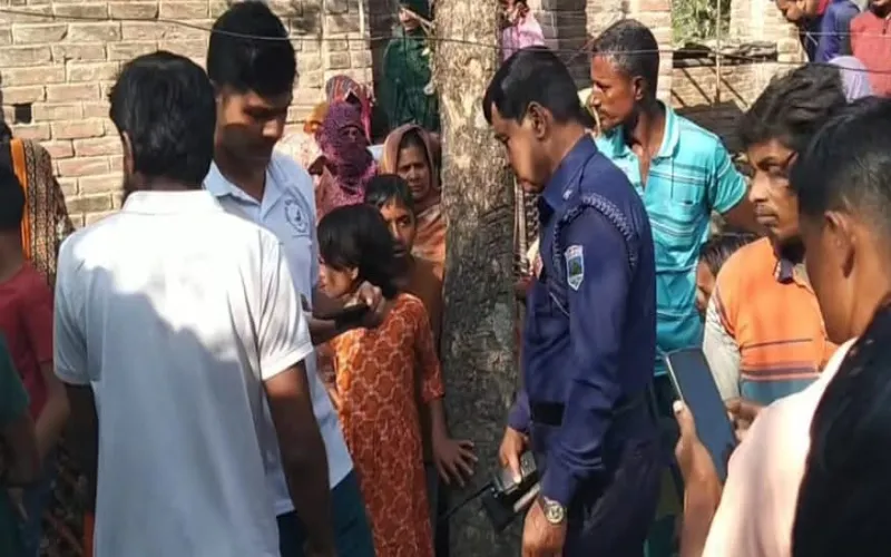 পাবনায় নেশার টাকার জন্য বাবাকে কুপিয়ে হত্যা; ঘাতক ছেলে গ্রেফতার