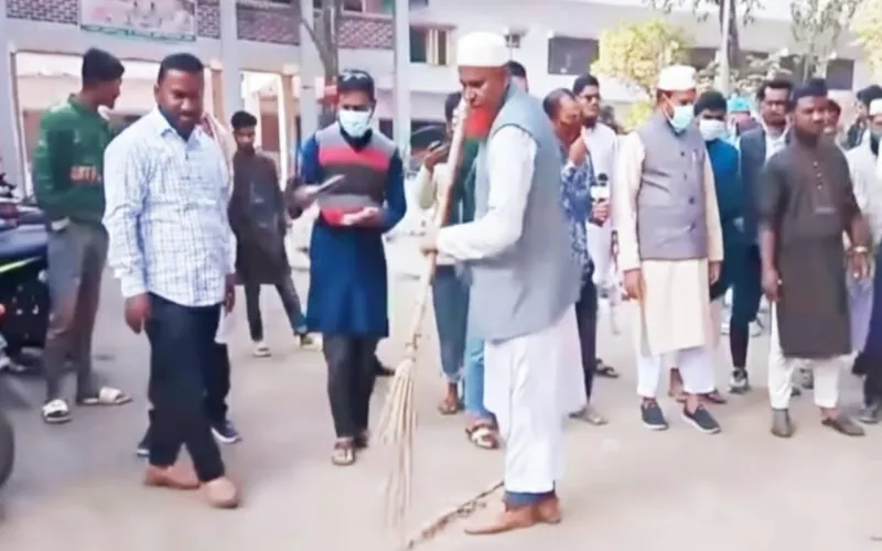 জলঢাকায় রমজানকে সামনে রেখে পরিচ্ছন্নতা কর্মসূচির উদ্বোধন করলেন এমপি ওবায়দুল্লাহ সালাফি