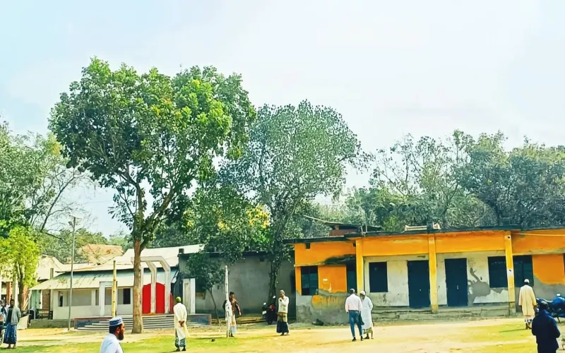 নিয়ামতপুরের বীরজোয়ান স্কুলে উত্তোলিত হয়নি জাতীয় পতাকা, ভাষা শহীদদের জানানো হয়নি শ্রদ্ধা