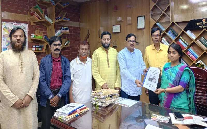 বাজার তদারকিমূলক অভিযানে বাঁধা  প্রতিরোধে মানিকগঞ্জে ক্যাবের স্মারকলিপি