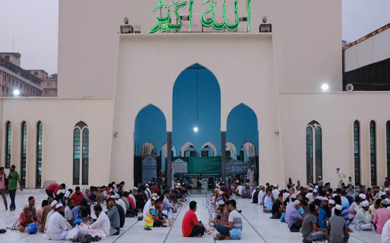 ইফতার করানো কেন এত মর্যাদাপূর্ণ?
