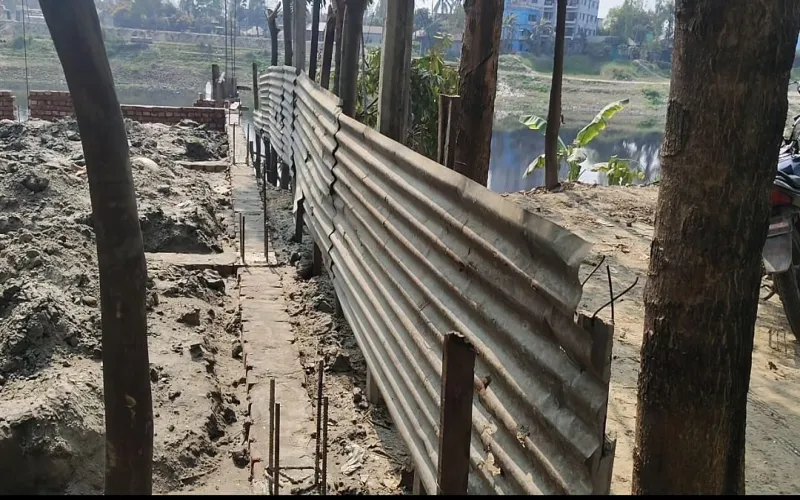 কালিয়াকৈরে বাড়ি নির্মাণে বাধা : প্রতিপক্ষের বিরুদ্ধে শ্লীলতাহানির অভিযোগ