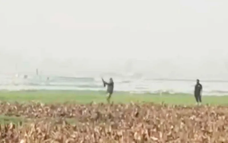 মেঘনায় বালু নিয়ে সংঘর্ষ: নবীনগরে সন্ত্রাসীদের গুলিতে আহত চার