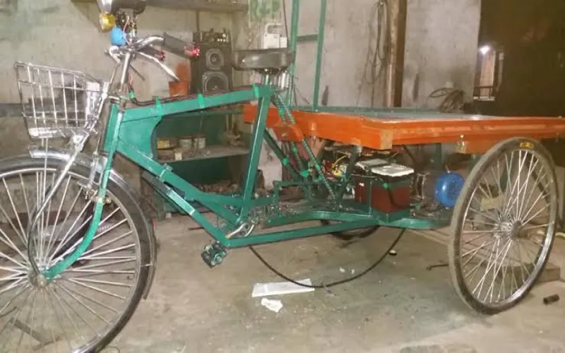 খানসামায় ভ্যানচালককে নেশা খাইয়ে ভ্যান-টাকা-মোবাইল ছিনতাই