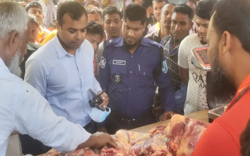 তারাগঞ্জে বাজার মনিটরিং ও মোবাইল কোর্ট- ১৬ ব্যাবসায়ীকে জরিমানা