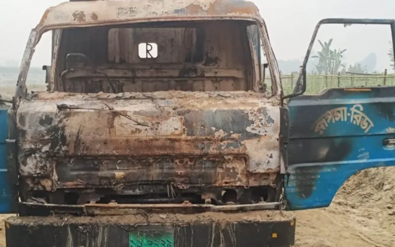 আ.লীগের দুপক্ষের দ্বন্দ্বের জেরে ট্রাকে আগুন