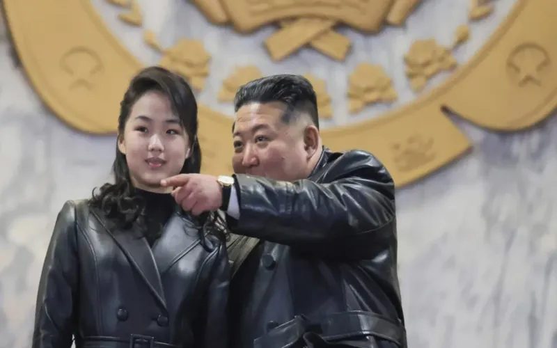 দক্ষিণ কোরিয়াকে পুরোপুরি ধ্বংসের হুমকি দিলেন কিম