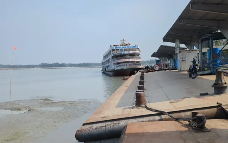 নাব্যতা সংকটে পটুয়াখালী লঞ্চঘাট, ব্যাহত লঞ্চ চলাচল