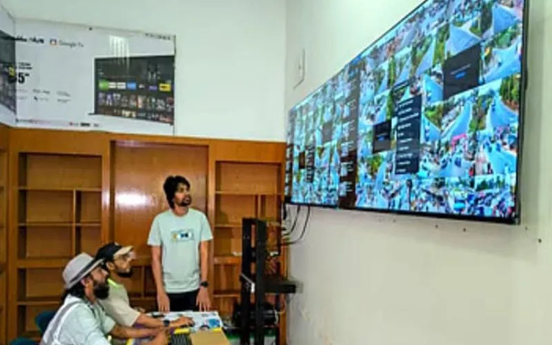 শরীয়তপুর শহর জুড়ে এআই প্রযুক্তির সিসিটিভি ক্যামেরা স্থাপন