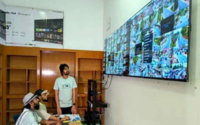 শরীয়তপুর শহর জুড়ে এআই প্রযুক্তির সিসিটিভি ক্যামেরা স্থাপন