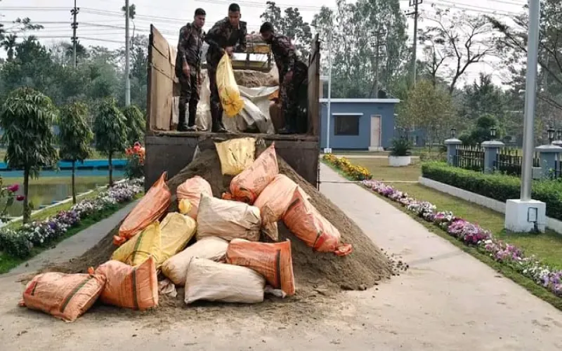 মাধবপুরে বালুর নিচে চোরাই জিরা, ট্রাকভর্তি ৪০ লাখ টাকার মালামাল জব্দ