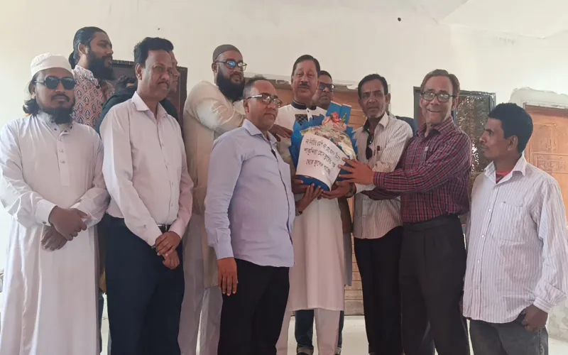 পাকুন্দিয়া প্রেসক্লাবের পক্ষ থেকে নবনির্বাচিত এমপি এড.জালাল উদ্দিনকে ফুলেল শুভেচ্ছা