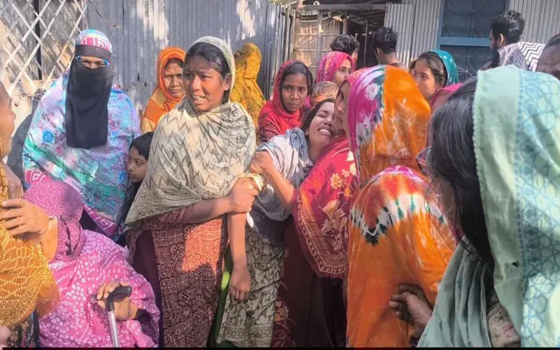 পাবনায় উঠানে দাদির ও সরিষাক্ষেত থেকে নাতনির বিবস্ত্র মরদেহ উদ্ধার