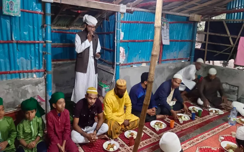 কালিগঞ্জে বিএনপির অঙ্গ-সহযোগী সংগঠনের উদ্যোগে এতিম শিশুদের মাঝে ইফতার ও দোয়া মাহফিল