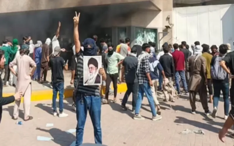 পাকিস্তানের মার্কিন দূতাবাসে হামলা, নিহত ৯