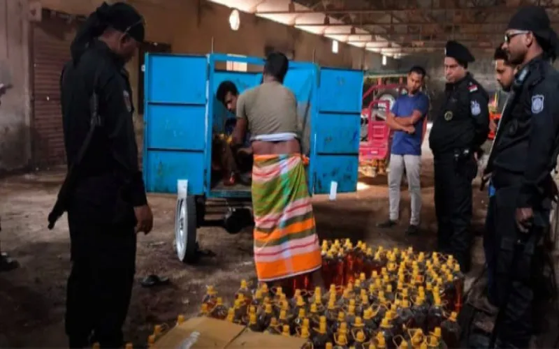 জামালপুরে পরিত্যক্ত গোডাউনে টিসিবির ১৪৪৪ লিটার ভোজ্য তেল জব্দ, আটক ২