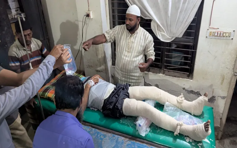 কুয়াকাটায়- ইয়াবা সেবনে বাধা: হোটেল মালিককে পিটিয়ে গুরুতর জখম