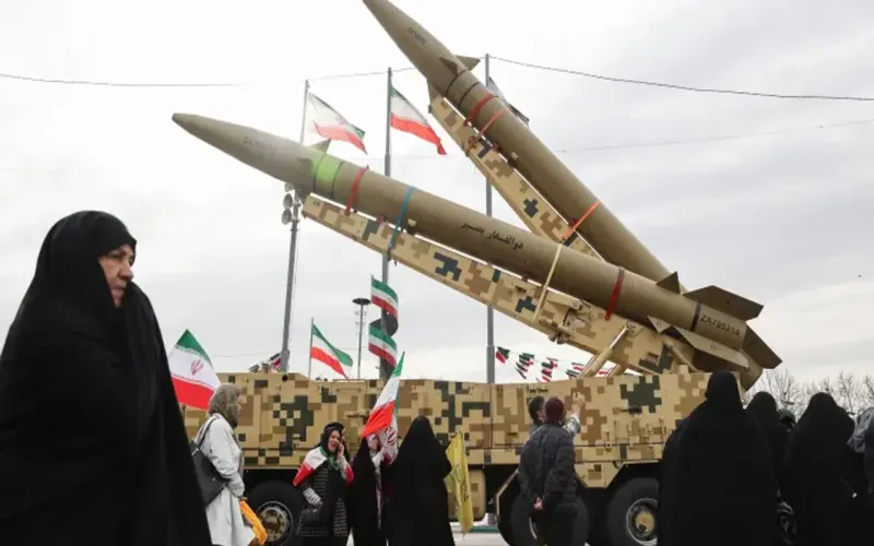 যুক্তরাষ্ট্র-ইসরায়েলের সঙ্গে সংঘাতে ইরানের হাতে কী কী অস্ত্র আছে?