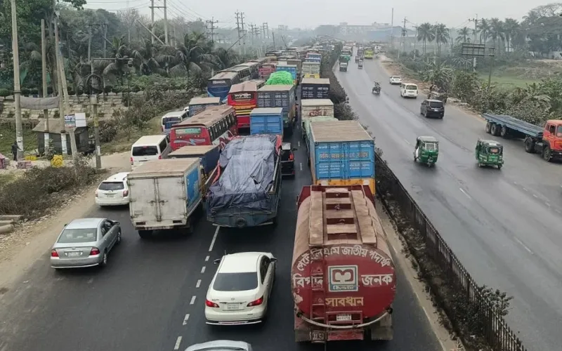 ঢাকা-চট্টগ্রাম মহাসড়কে তীব্র যানজট