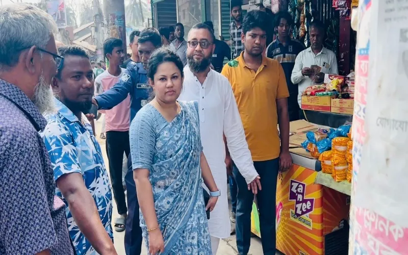 রায়পুরে ফুটপাত দখলমুক্ত করতে উপজেলা প্রশাসনের বিশেষ উচ্ছেদ অভিযান