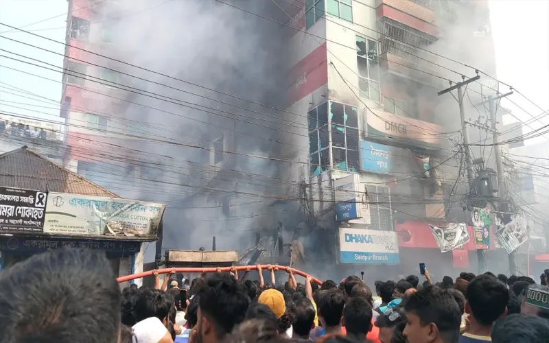 নীলফামারীতে আগুনে পুড়ল ব্যাংকসহ ৪ দোকান