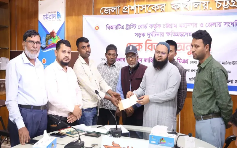 সড়ক দুর্ঘটনায় ক্ষতিগ্রস্ত ৫৮ পরিবারকে ২ কোটি টাকা সহায়তা প্রদান