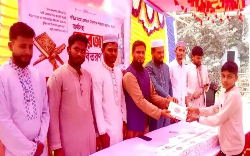 রমজানকে সামনে রেখে সালথায় ছাত্রশিবিরের উদ্যোগে অর্থসহ কোরআন বিতরণ