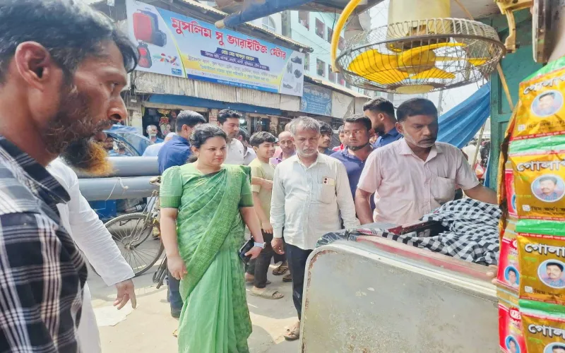 রায়পুরে ফুটপাত দখলমুক্ত করতে মোবাইল কোর্টের জরিমানা