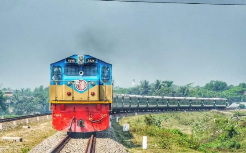 মন্দবাগে ট্রেনের নিচে কাটা পড়ে নিহত ১